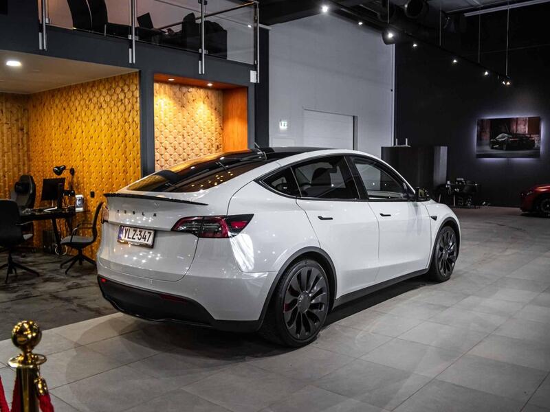 Tesla Model Y vaihtoauto