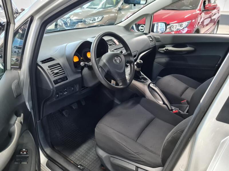 Toyota Auris vaihtoauto