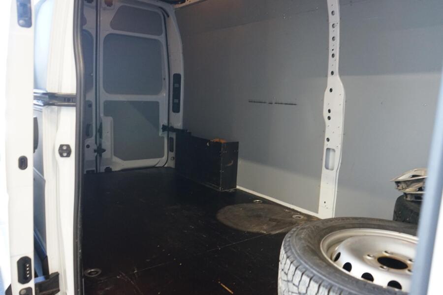 Nissan NV400 vaihtoauto