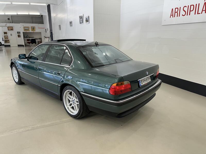 BMW 735 vaihtoauto