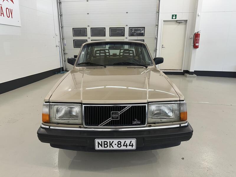 Volvo 240 vaihtoauto