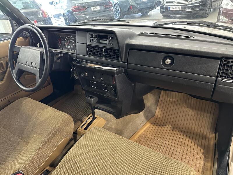 Volvo 240 vaihtoauto