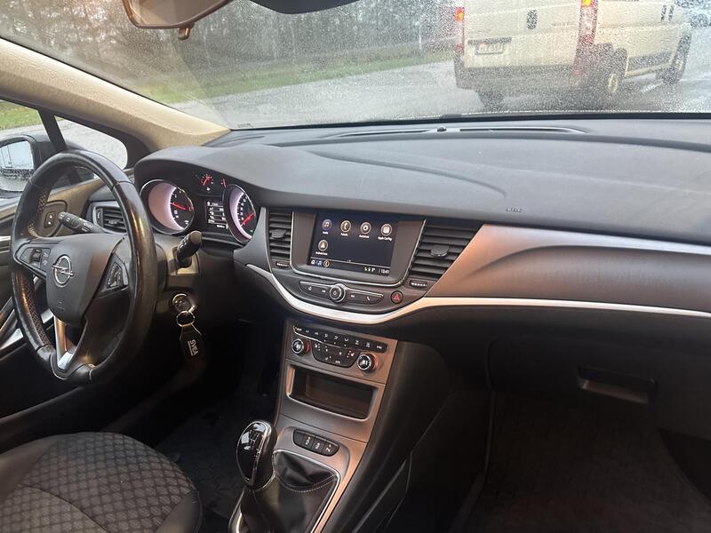 Opel Astra vaihtoauto