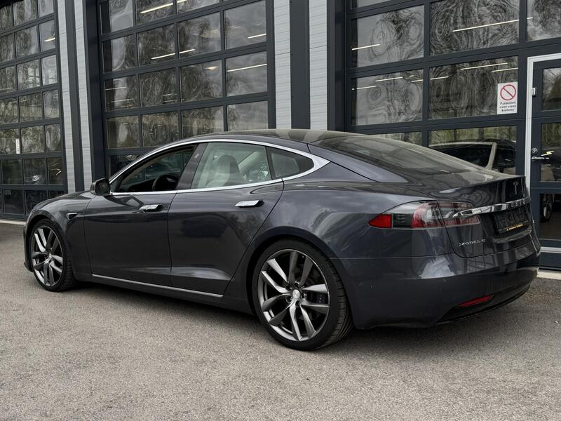 Tesla Model S vaihtoauto