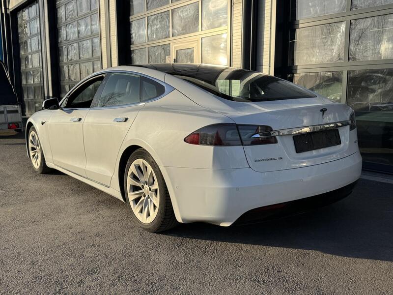 Tesla Model S vaihtoauto
