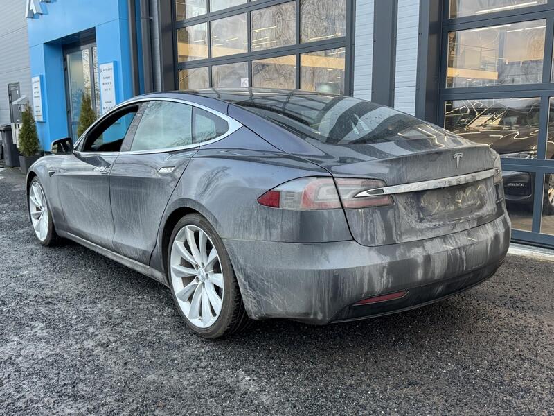 Tesla Model S vaihtoauto