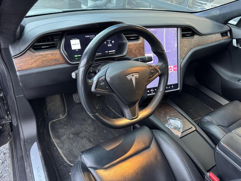 Tesla Model S vaihtoauto