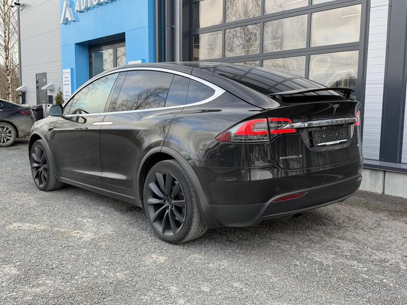 Tesla Model X vaihtoauto