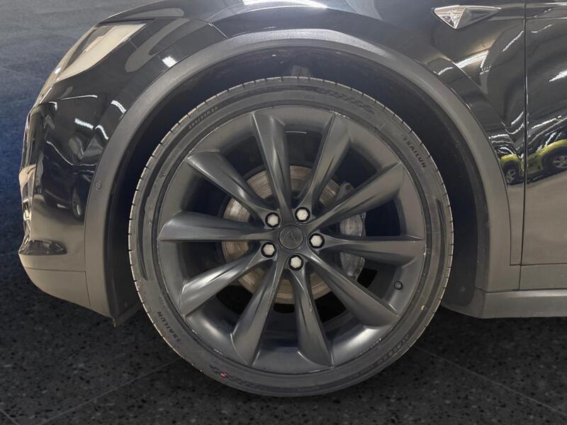 Tesla Model X vaihtoauto