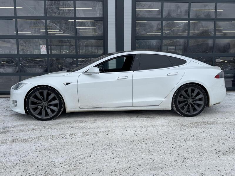 Tesla Model S vaihtoauto