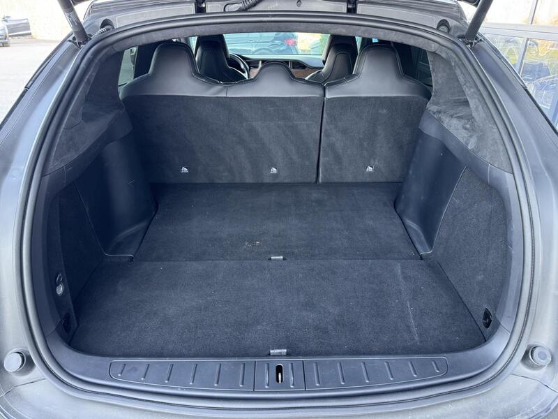 Tesla Model X vaihtoauto