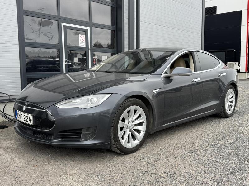 Tesla Model S vaihtoauto