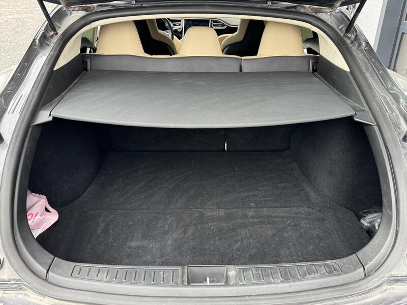 Tesla Model S vaihtoauto