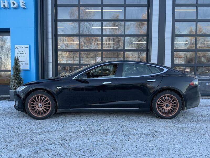 Tesla Model S vaihtoauto