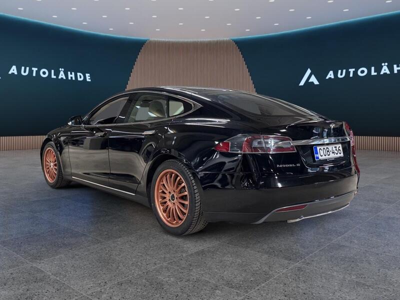 Tesla Model S vaihtoauto