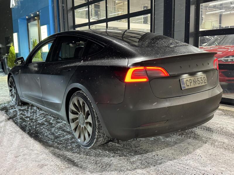 Tesla Model 3 vaihtoauto