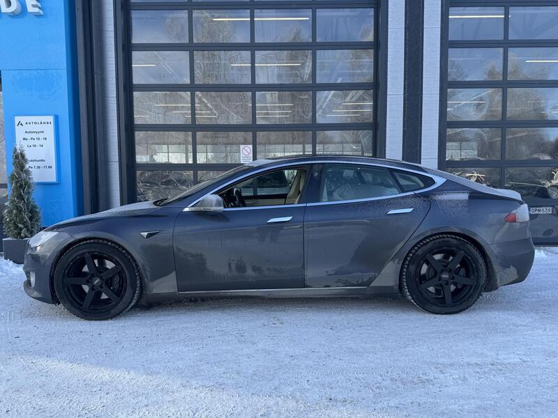 Tesla Model S vaihtoauto