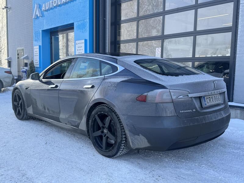Tesla Model S vaihtoauto