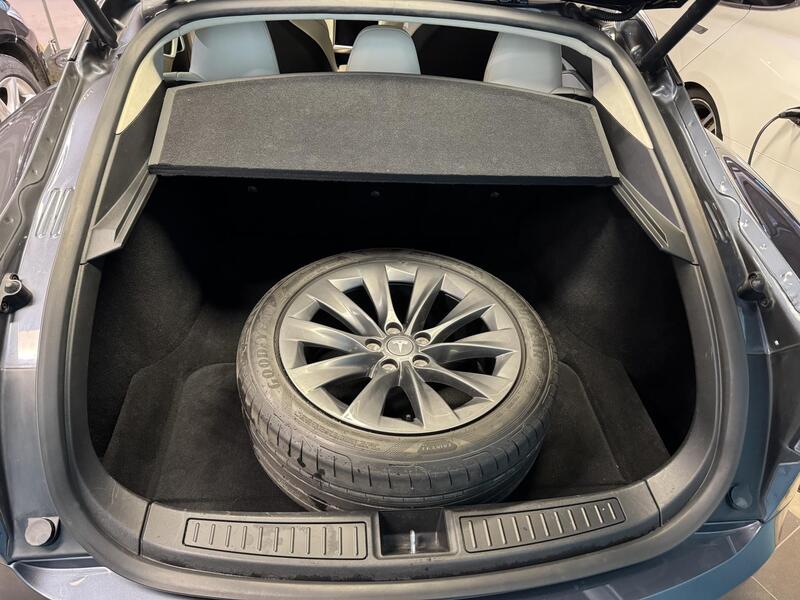 Tesla Model S vaihtoauto