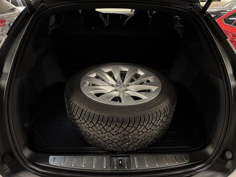 Tesla Model X vaihtoauto