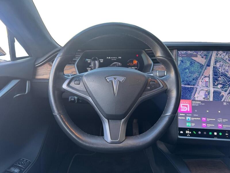 Tesla Model S vaihtoauto