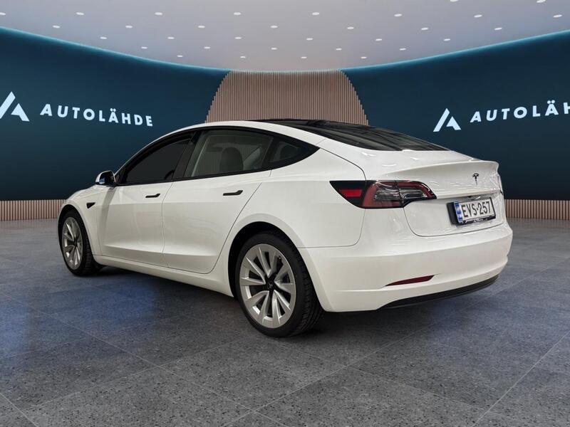 Tesla Model 3 vaihtoauto