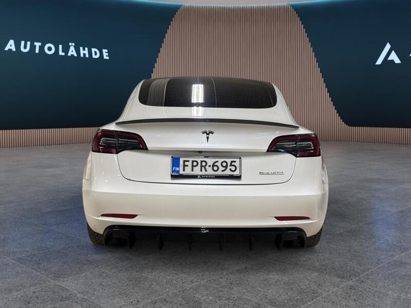 Tesla Model 3 vaihtoauto