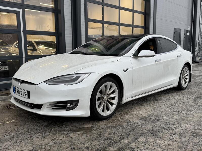 Tesla Model S vaihtoauto
