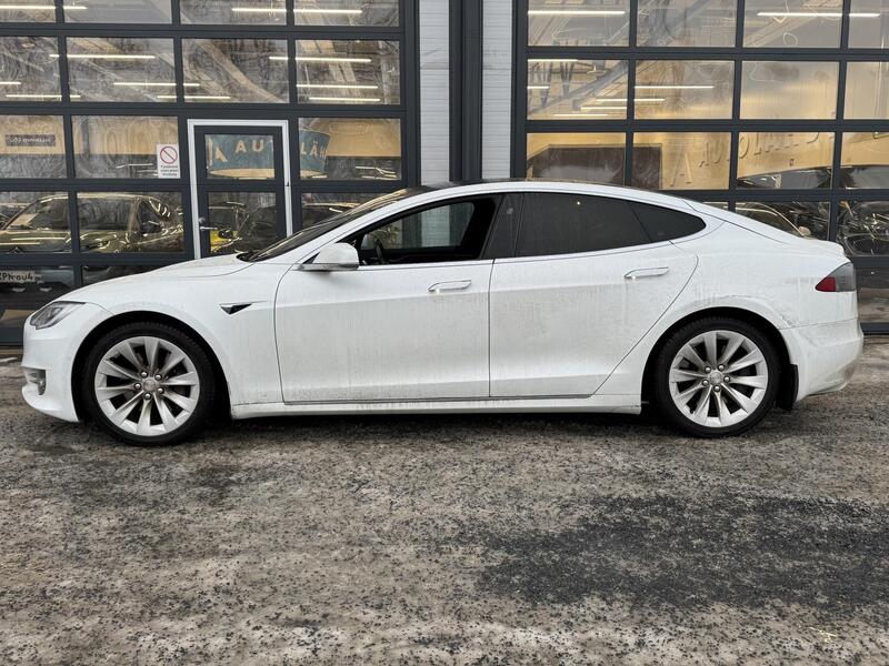 Tesla Model S vaihtoauto