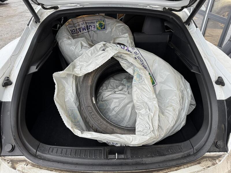 Tesla Model S vaihtoauto