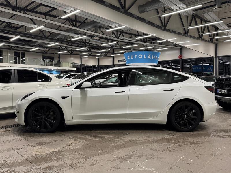 Tesla Model 3 vaihtoauto