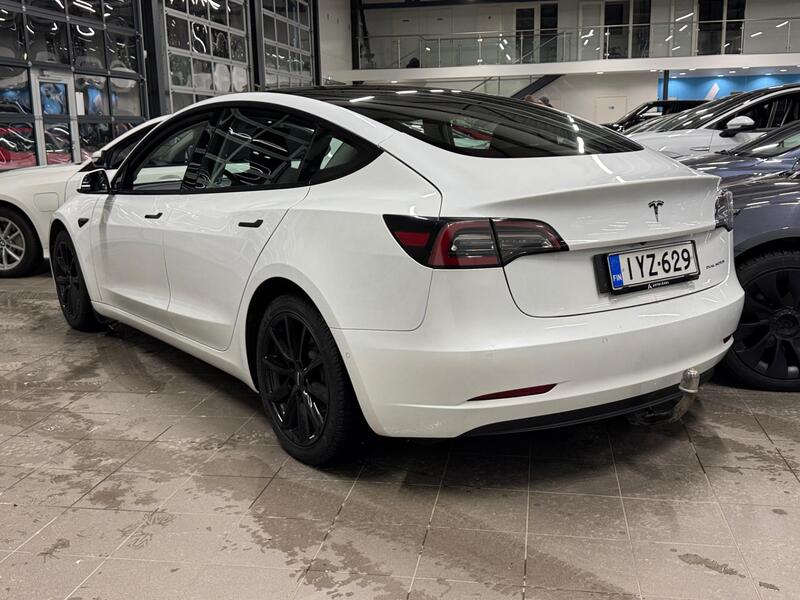 Tesla Model 3 vaihtoauto