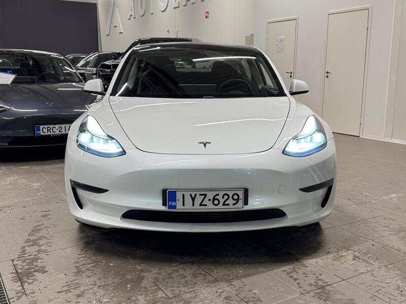 Tesla Model 3 vaihtoauto