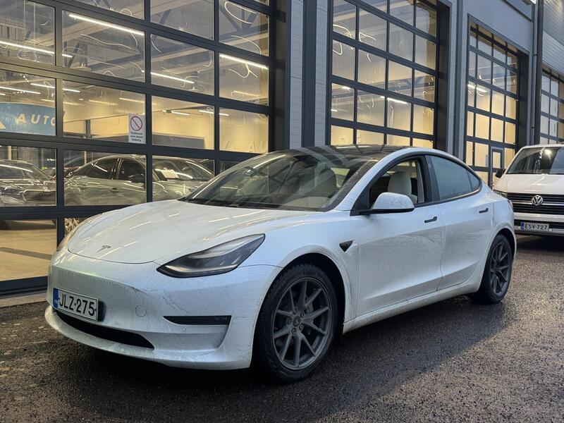 Tesla Model 3 vaihtoauto