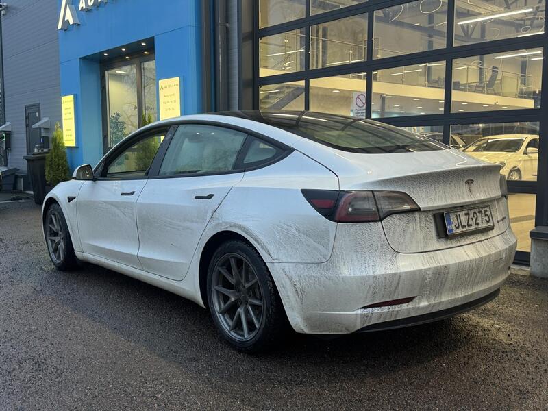 Tesla Model 3 vaihtoauto