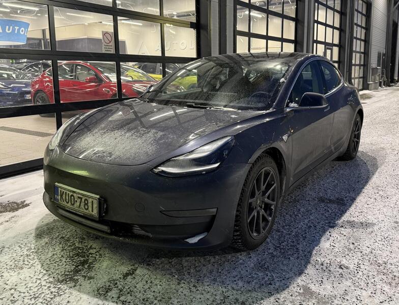Tesla Model 3 vaihtoauto