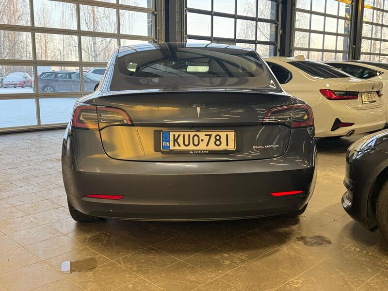 Tesla Model 3 vaihtoauto
