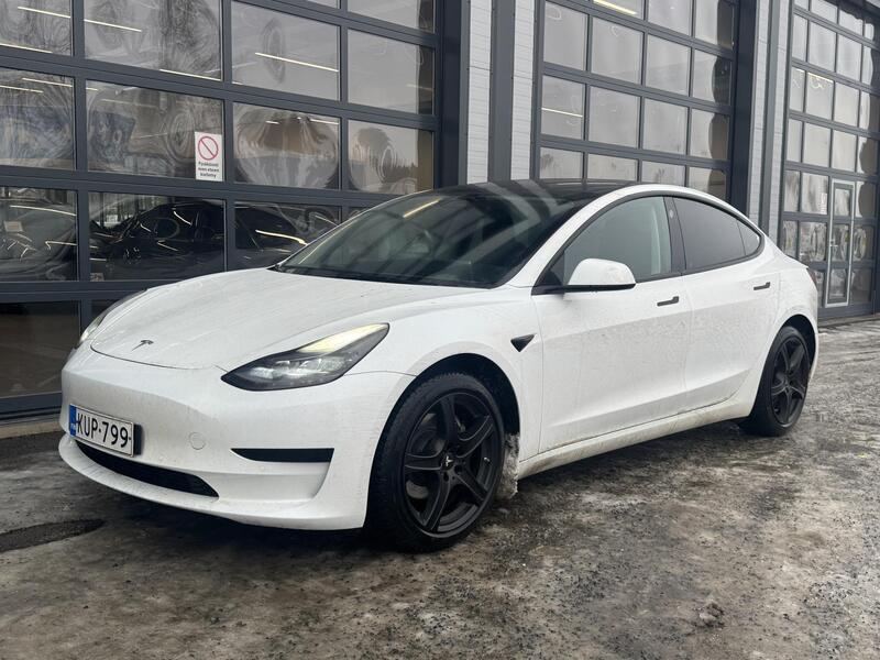 Tesla Model 3 vaihtoauto