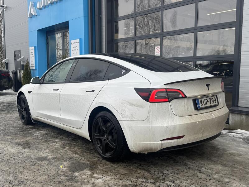 Tesla Model 3 vaihtoauto