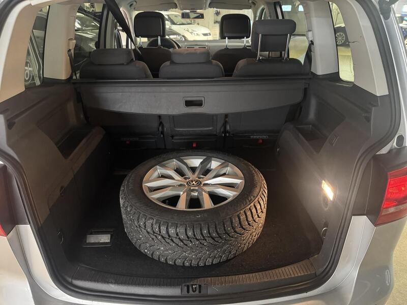 Volkswagen Touran vaihtoauto