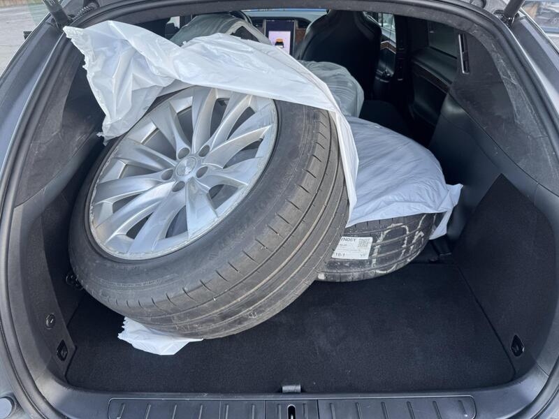 Tesla Model X vaihtoauto