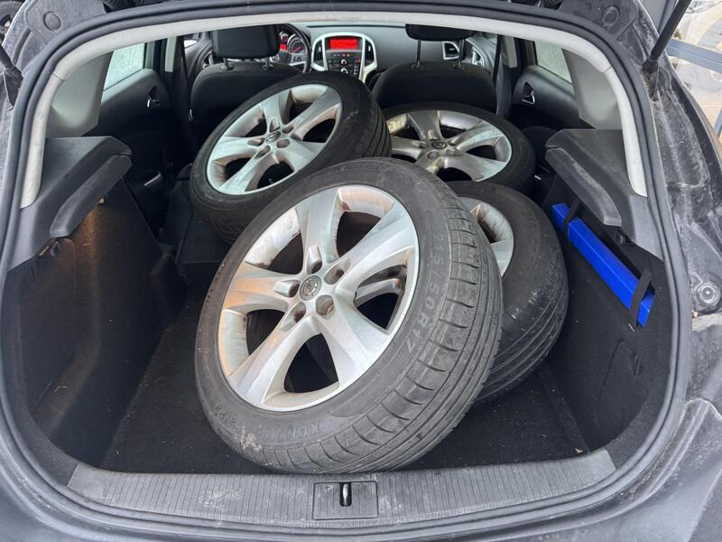 Opel Astra vaihtoauto