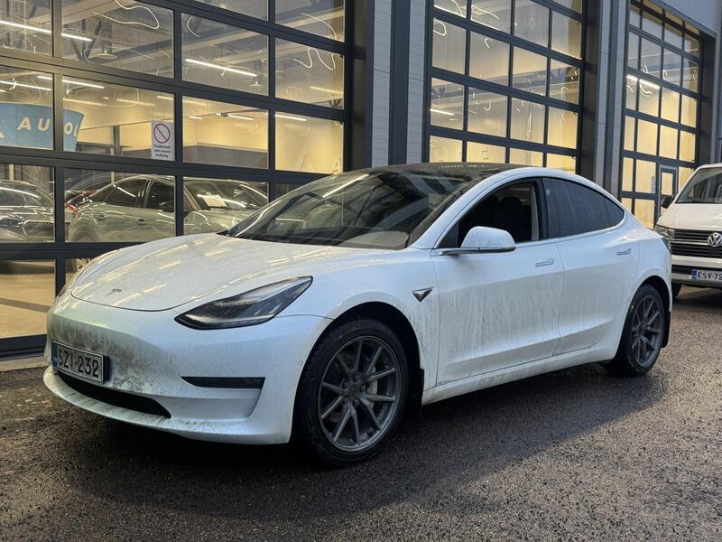 Tesla Model 3 vaihtoauto