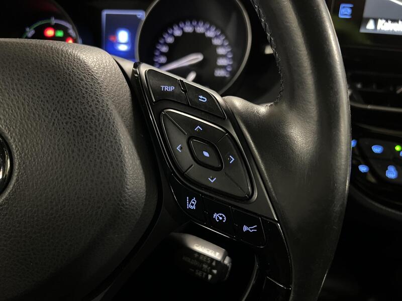 Toyota C-HR vaihtoauto