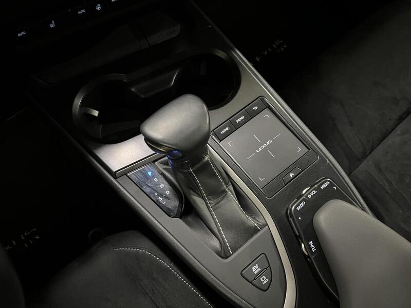 Lexus UX vaihtoauto
