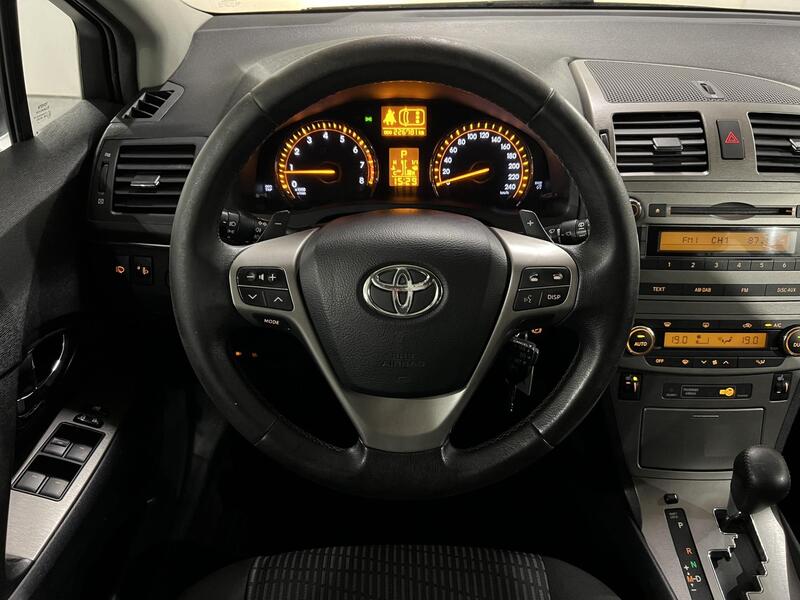 Toyota Avensis vaihtoauto