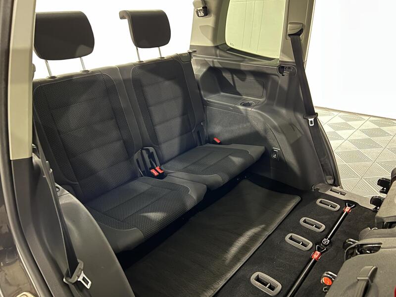 Volkswagen Touran vaihtoauto