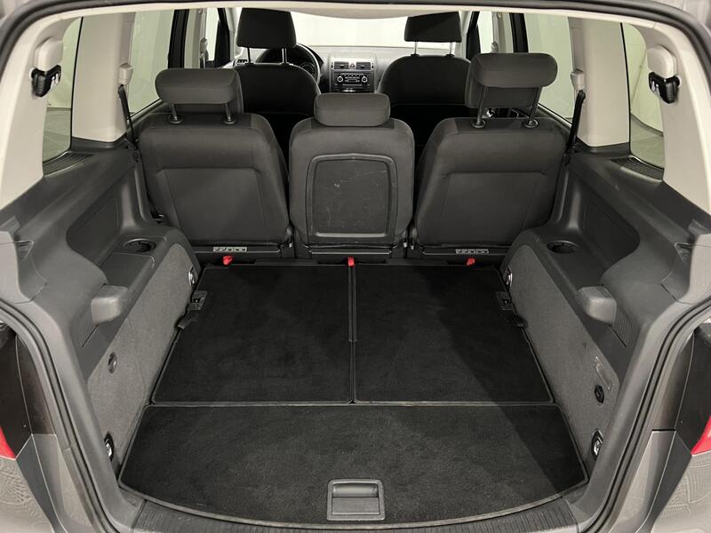 Volkswagen Touran vaihtoauto