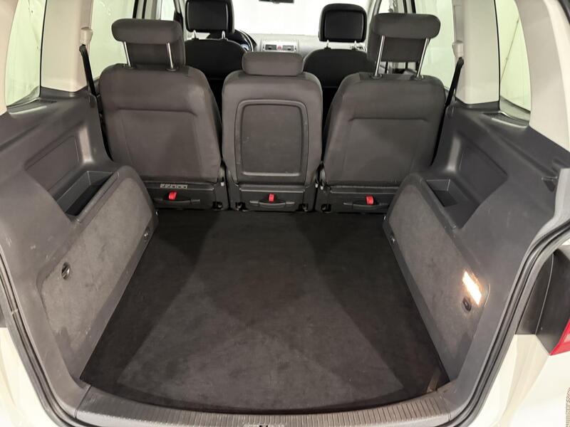 Volkswagen Touran vaihtoauto