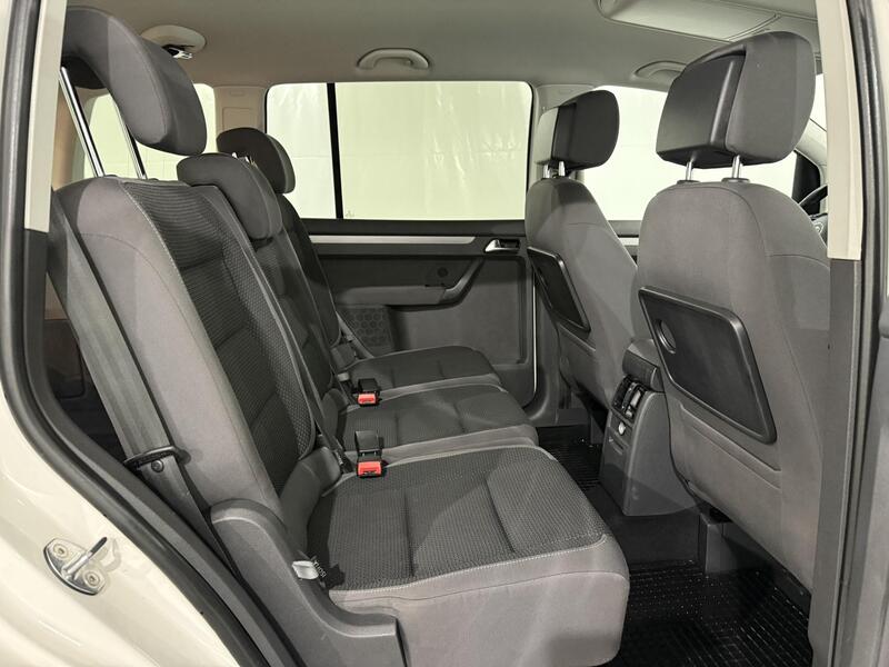 Volkswagen Touran vaihtoauto